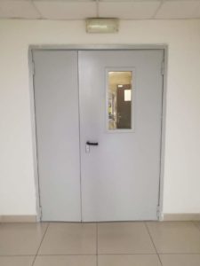 Противопожарная полуторапольная дверь со стеклом / серия FRM7287